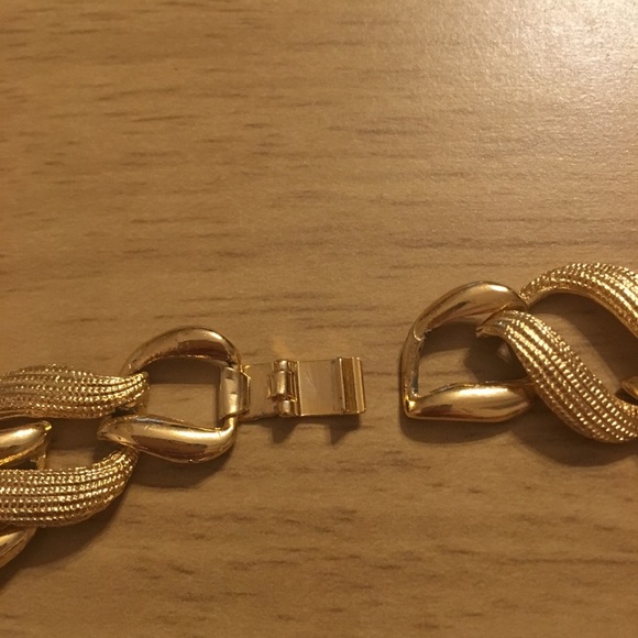 Gold-Tone Link Choker & Matching Pierced Earrings - Picture 5 of 5